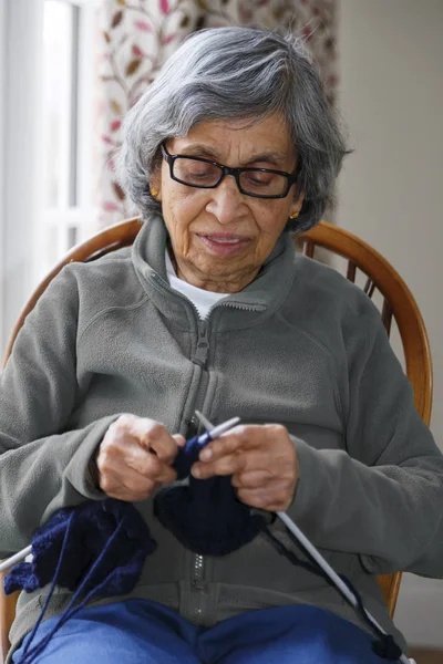 Senior burger breien — Stockfoto