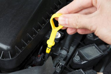 Araba motor yağı kontrol