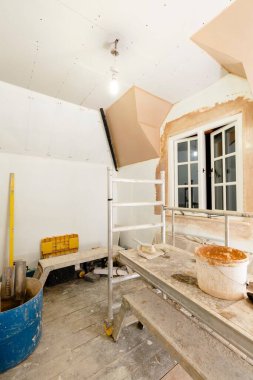 Alçıtaşı sıva araçlarıyla ev içi yenileme kurulumu, İngiltere