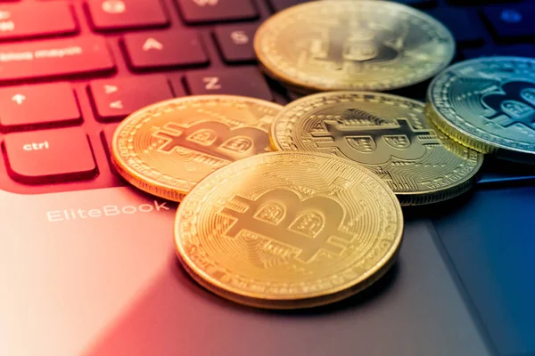 Conjunto Criptomonedas Doradas Poder Riqueza Representados — Foto de Stock