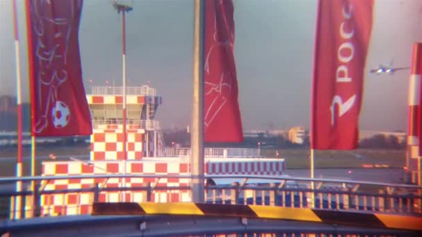 Uçak Havaalanına Iniş Bayraklar — Stok video
