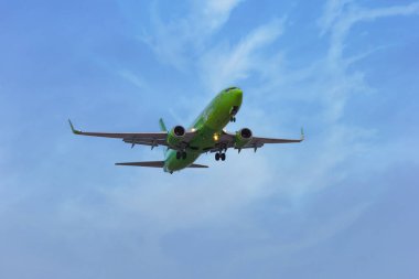 gökyüzüne uçak iniş