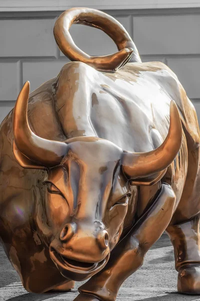 boğa finansal değişim kapitalizm heykeli