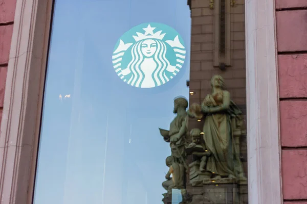 Starbucks Kaffee Marke Architektur Fenster — Stockfoto