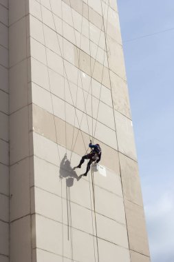 dağcı onarım duvar asılı dört kablolar