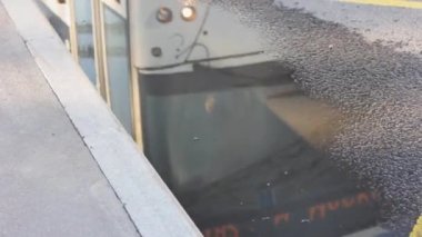 su birikintisi yansıma otobüs ulaşım caddesi