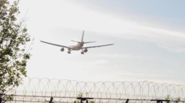 iniş uçağı güneşli uçuş tatil