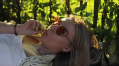 kız emme lolipop seksi sevimli