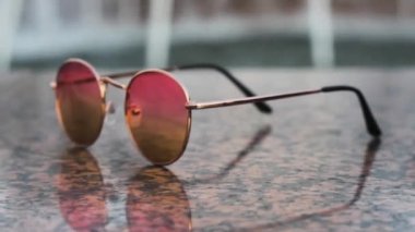 pembe güneş gözlüğü hipster moda partisi