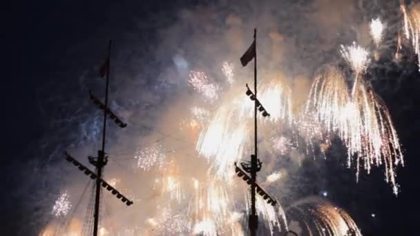 Fuegos Artificiales Estrella Lluvia Lluvia Ruido Dorado Spray Fuego — Vídeos de Stock