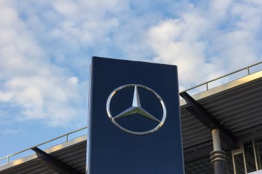 mercedes işareti üretici otomobil daimler gökyüzü