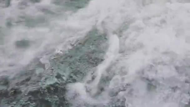 Turbulent Vattenflöde Yta Natur Vågig — Stockvideo