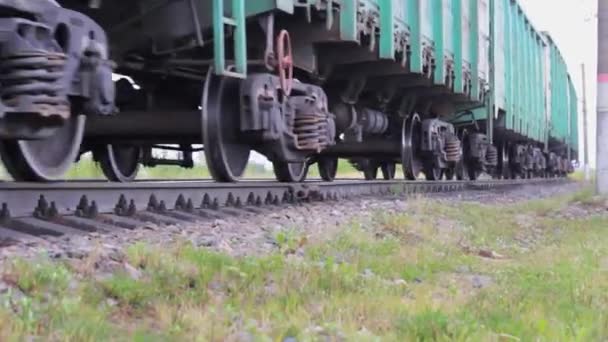 Güterwaggons Frachtcontainer Eisenbahnverkehr — Stockvideo