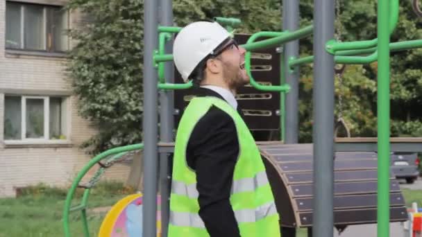 Builder Kul Att Rida Barn Bild Dans Professionell Glad — Stockvideo