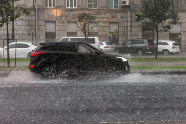 yağmur yolu sel su birikintisi sonbahar damla sürüş