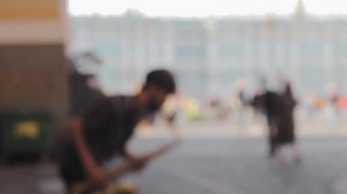 sokak saksafoncu genç performans müziği çalış