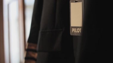 pilot üniforma gardırop meslek uzman havayolu takım elbise