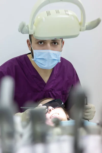 牙医医生工作工具设备自动医疗仪器 — 图库照片