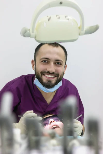 Médico Dentista Trabalha Ferramentas Equipamentos Medicina Automática Instrumento — Fotografia de Stock