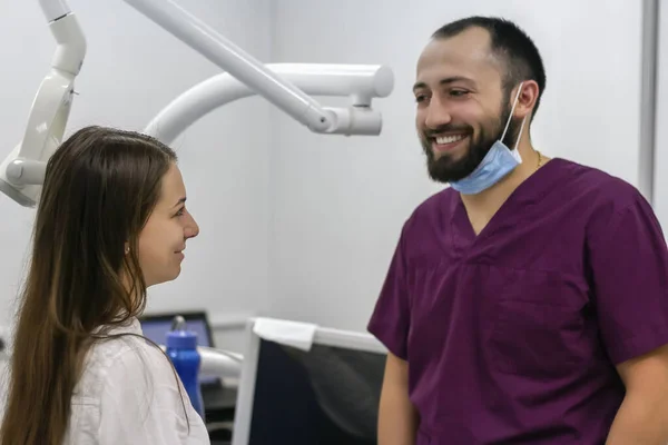 Paciente Agradece Dentista Relação Médico Saúde Sucesso — Fotografia de Stock