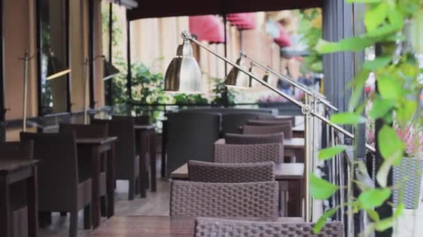 Restoran verandası turistik gezi dekorasyon yemeği. — Stok video
