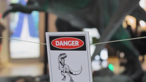 Signo de dinosaurio símbolo de zona de peligro precaución seguridad salvaje — Vídeos de Stock