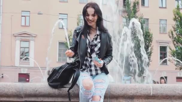 Young Beautiful Girl Feeding Pigeons Fountain Plays Happy — Stock Video