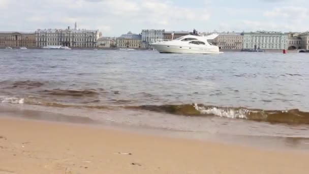 Yacht di lusso al largo della costa vacanza marina paesaggio portuale — Video Stock