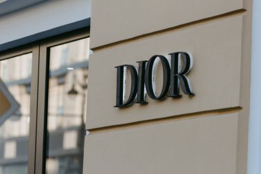 Showcase marka Louis Vuitton lüks elbise aksesuarları, alışveriş zenginleri