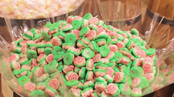 色彩艳丽的果酱糖果嚼着各种口味的变化美味的果冻甜的梦 — 图库视频影像
