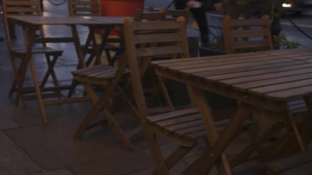 Veranda Cafes Straat Houten Stoelen Tafels Interieur — Stockvideo