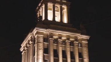 Gece kulesi mimari stili neoklasisizm cephe imparatorluğu şehir manzarası seyahat