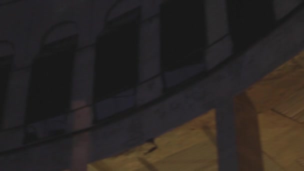 ラウンドアリーナスタジアムシアタースポットライト賞受賞パフォーマンス照明ステージ — ストック動画