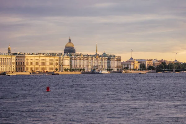 Сансет Сент Питерсбург Музей Эрмитажа Санкт Исаак — стоковое фото