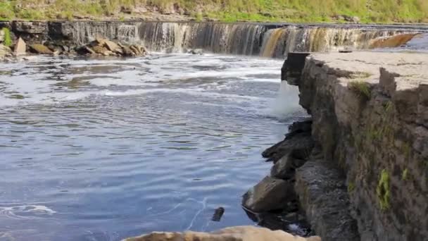 Jets Vatten Faller Från Vattenfall Landskap Friskhet Vild Naturlig — Stockvideo