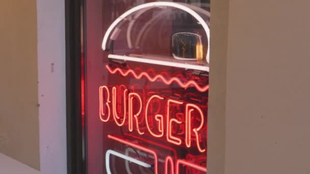Neon Znak Oknie Kawiarni Party Burger Kolor — Wideo stockowe