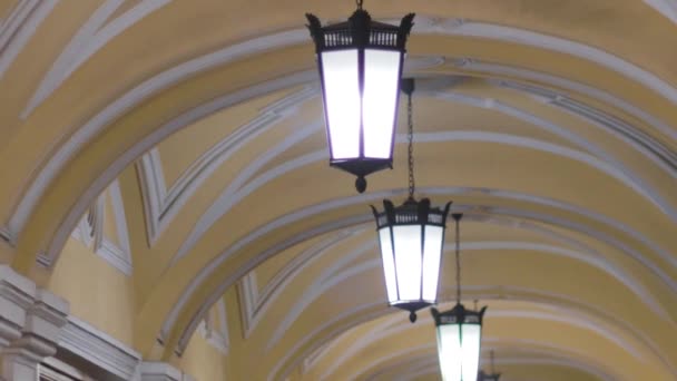 Lanterne Vintage Nel Corridoio Architettura Antica Colonna Prospettiva Archi — Video Stock