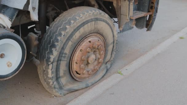 Roda Quebrada Caminhão Problemas Transporte Pneus Carga Pesada Golpe — Vídeo de Stock