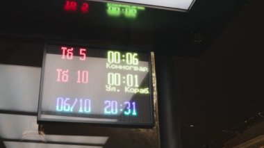 Şehir otobüs durağı elektronik program teknolojisi Avrupa ulaşım bilgileri
