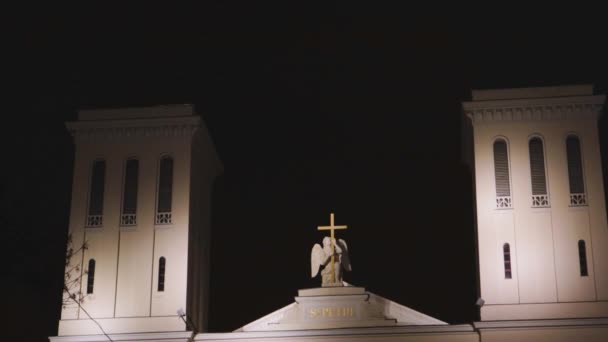 Λουθηρανική Εκκλησία Του Αγίου Πέτρου Εξωτερική Νύχτα Ευρωπαϊκή Τουριστική Ιστορική — Αρχείο Βίντεο