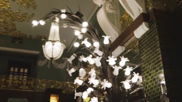 Lámpara Araña Vieja Madera Diseño Antiguo Lujo Interior Linterna Decorativa — Vídeos de Stock