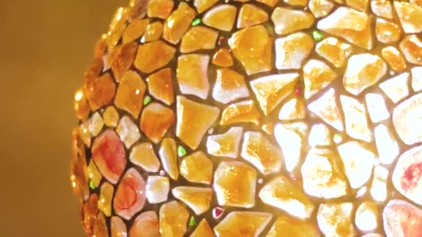 Επιτραπέζιο Φωτιστικό Μπάλα Από Μωσαϊκό Χρωματιστό Κεχριμπάρι Γυαλί Σχεδιασμό Διακοσμητική — Αρχείο Βίντεο