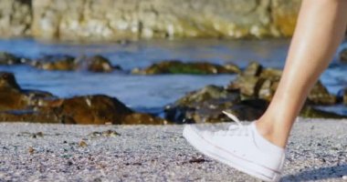 Plaj 4 k yürüme engelli kadın düşük bölümü