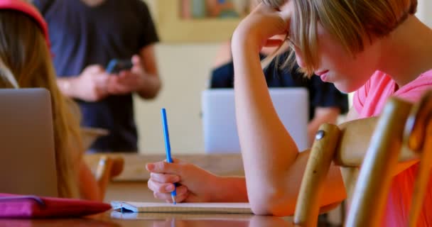 Chica Atenta Haciendo Tarea Casa — Vídeos de Stock