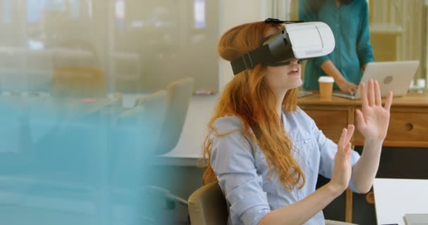 Female Executive Using Virtual Reality Headset Office — Stock Video