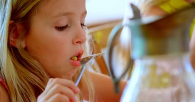 Kahvaltı mutfak ev 4 k kardeşler