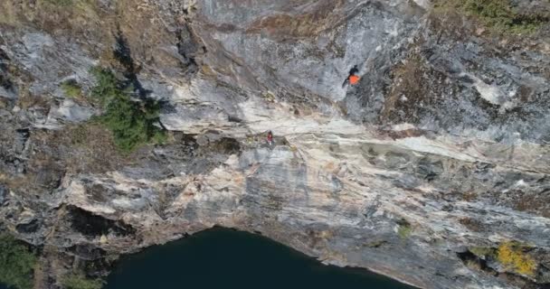 Aéreo Escalada Escalada Montanha Rochosa — Vídeo de Stock