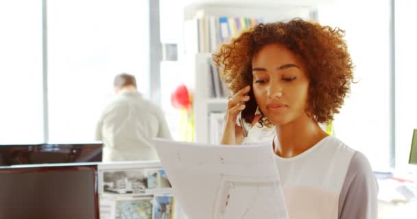 Female Architect Talking Mobile Phone Office — Stock Video