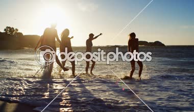 Voleybol oyuncular Beach'te 4 k eğleniyor