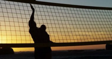 4 k Beach voleybol oynayan voleybol oyuncular